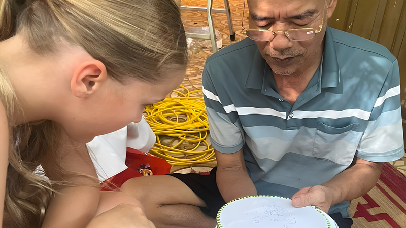 Nghề thủ công quyến rũ: Thêu khăn tay và ví (3)